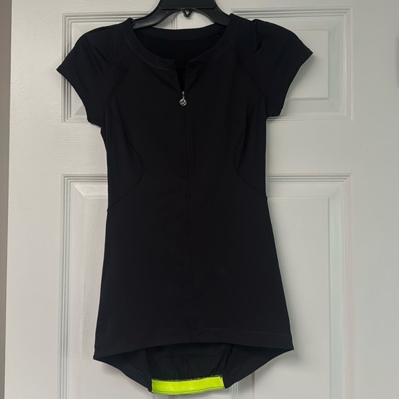 Women’s Lululemon Cycling Jersey Black and Green Biking Pockets size 4 Shirt - Picture 1 of 6